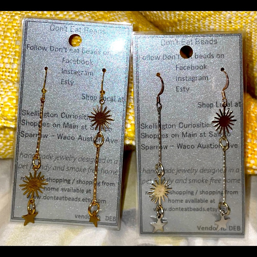 2 pair of Earrings gold and silver